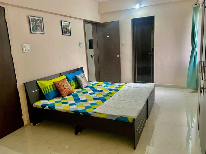 Others 3, Affordable 2 BHK with 3 Queen Size Bed Free Wi Fi , Pune