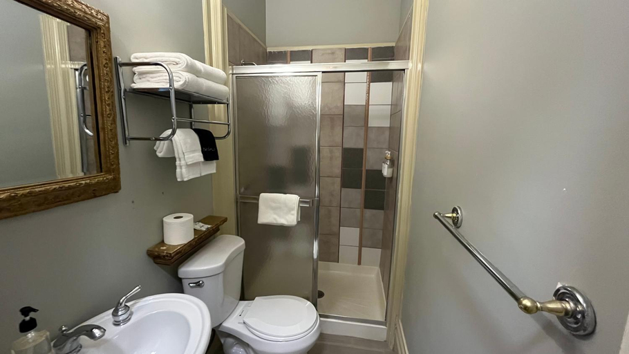 Bathroom 3, Stone Gables Inn, Cuyahoga