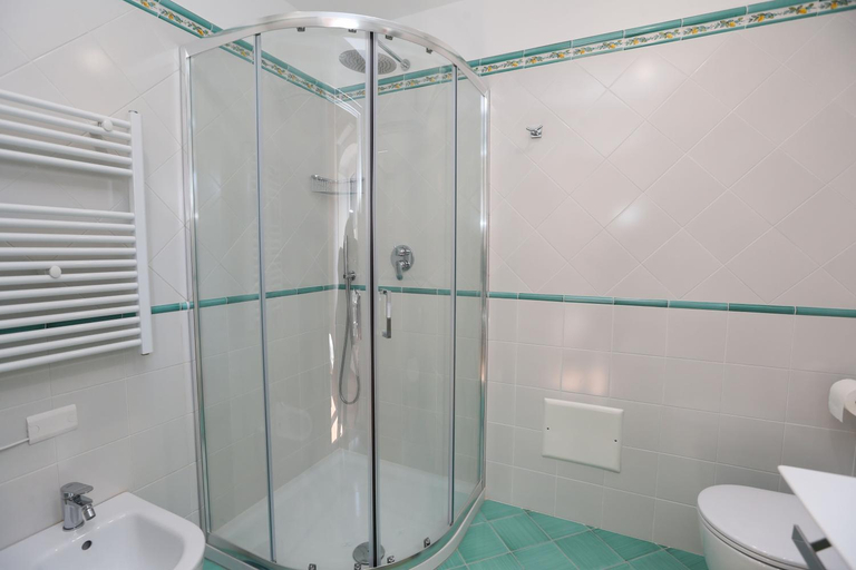 Bathroom 3, La Cascata, Salerno