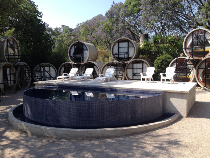 Others 4, Tubohotel, Tepoztlán