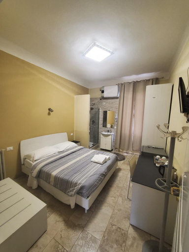 Bedroom 2, Hotel Emmy, Milano
