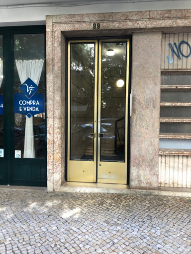 Others 5, 99 Flowers Flat, Lisbon