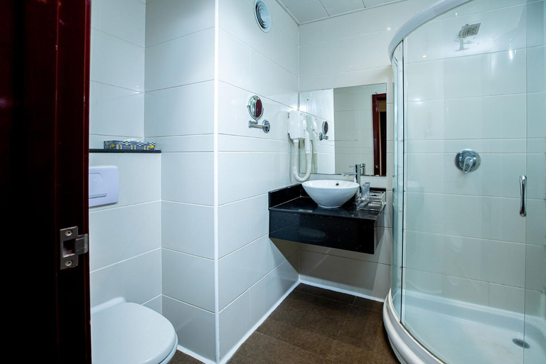 Bathroom 4, Lancaster Kumasi City Hotel, Kumasi