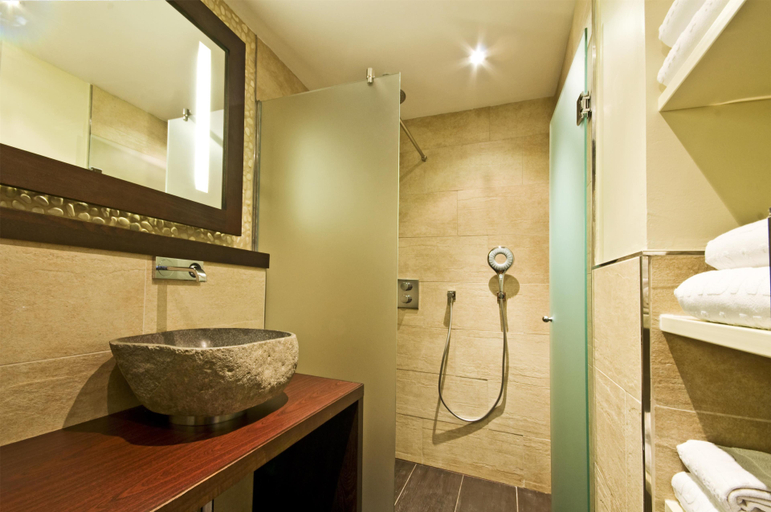 Bathroom 5, Lindner Mallorca Portals Nous, part of JdV Hyatt, Baleares