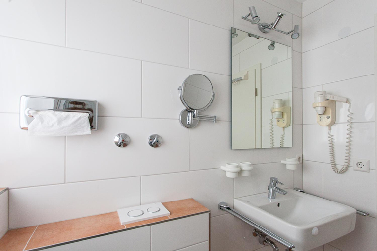Bathroom 2, Hotel garni Schacherer, Breisgau-Hochschwarzwald