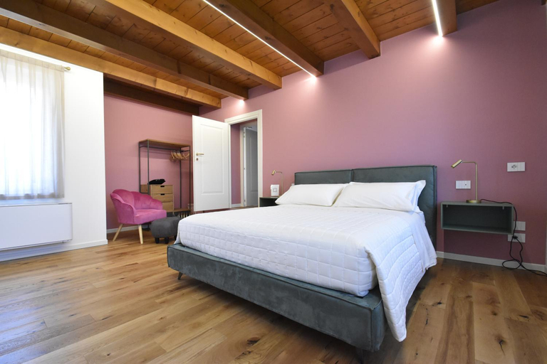Others 5, Residenza Vesentini, Verona