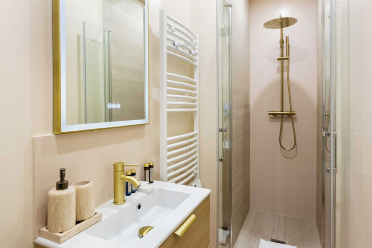 Bathroom 2, Port-royal Residence - Charming Studio - 2P, Paris
