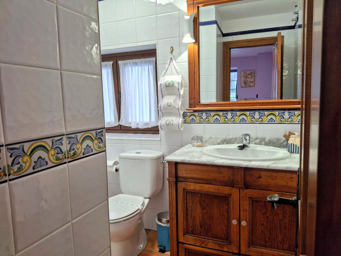 Bathroom 3, La Corona del Auteiro, Asturias