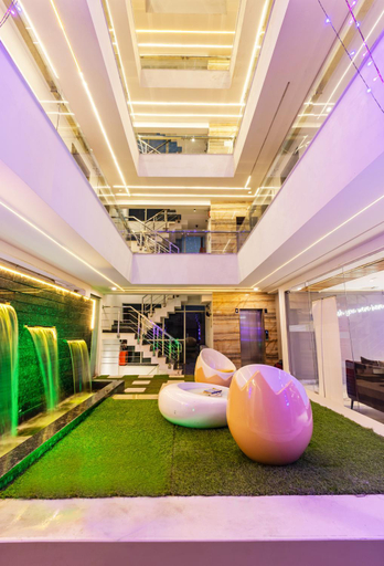 Public Area 2, Hotel Bawa Gurgaon Medanta, Gurgaon