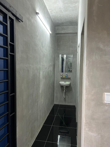 Bathroom 2, The Drop Inn, Siem Reap