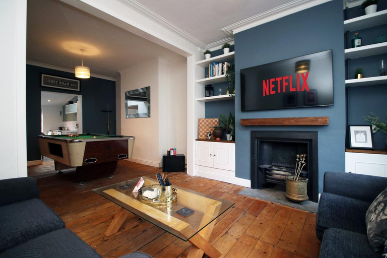 Others 4, Parking | 2BR | Luxurious, Cardiff