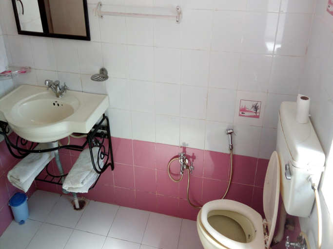 Bathroom 2, Hotel Udai Garh (Only For Couple and Family), Sirohi