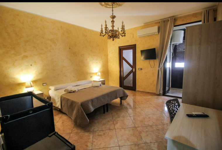 Others 2, Anthony Apartments Central Station, Palermo
