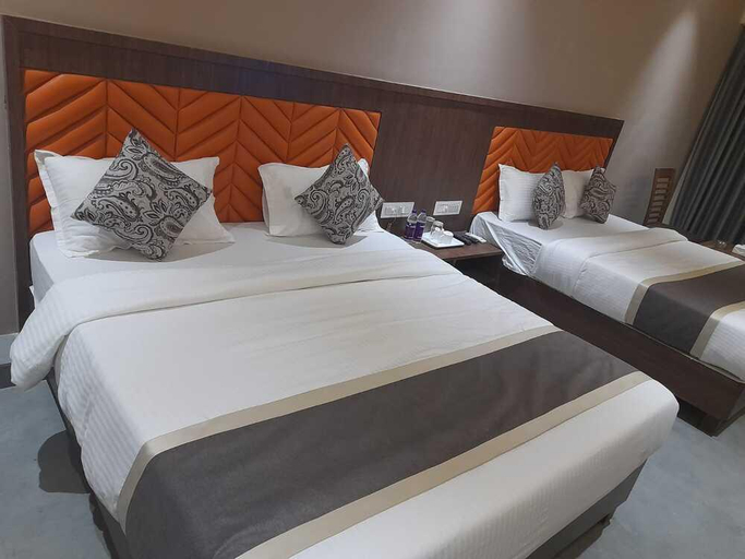 Others 4, Hotel Park Side, Palghar