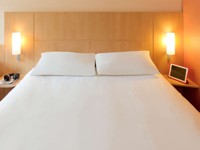Bedroom 4, ibis Roanne, Loire