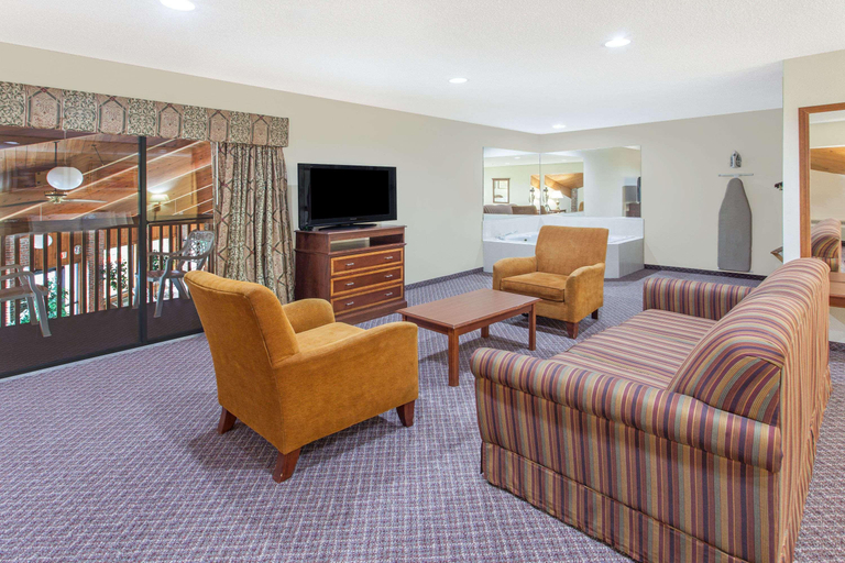 Bedroom 3, Baymont by Wyndham Smyrna, Cobb