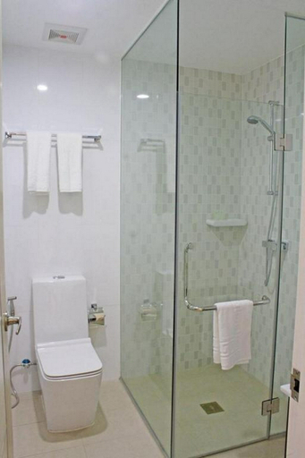 Bathroom 4, Hamersons Hotel Cebu, Cebu City