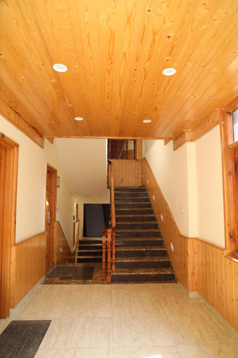 Public Area 2, Gezellig Inn - Golden Apple, Kullu