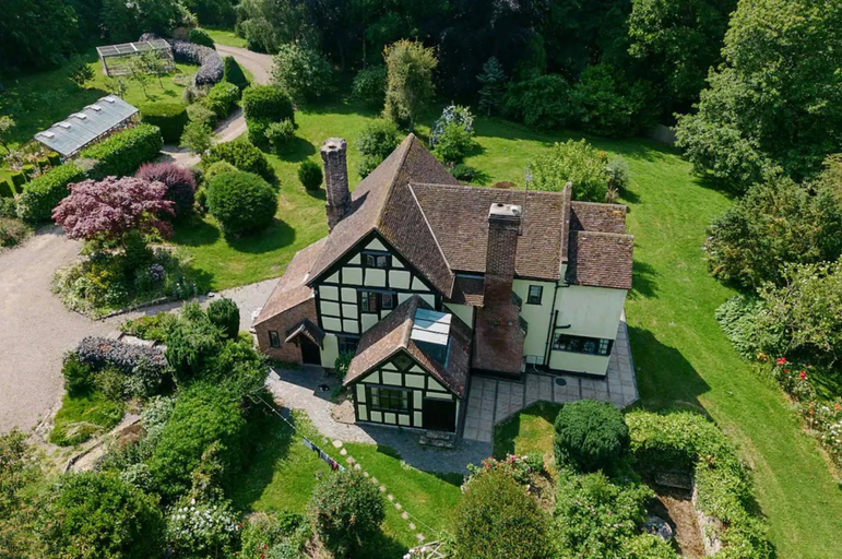 Others 3, Cottage in Jacobean Farmhouse grounds, Worcestershire