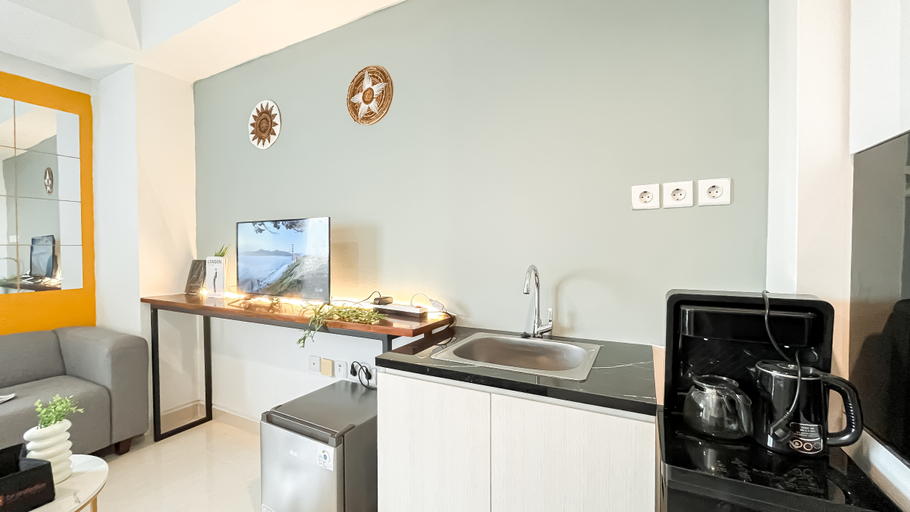 Others 2, Modern and Tidy Studio Room at West Vista Apartment By Travelio, Jakarta Barat
