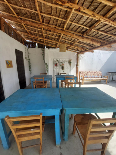 Others 2, Karibu House, Kusini