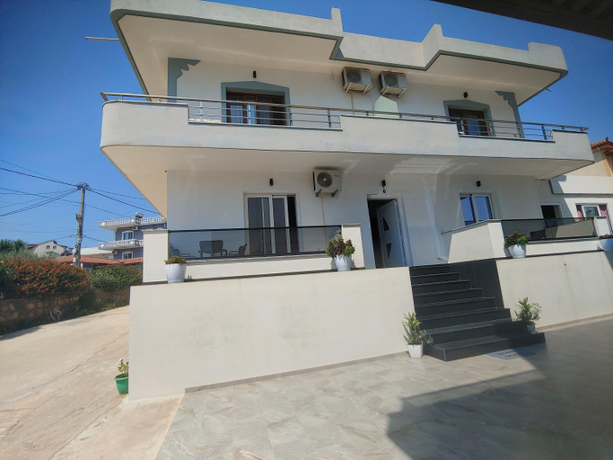 Others 4, Villa Leonel Zeka, Sarandës