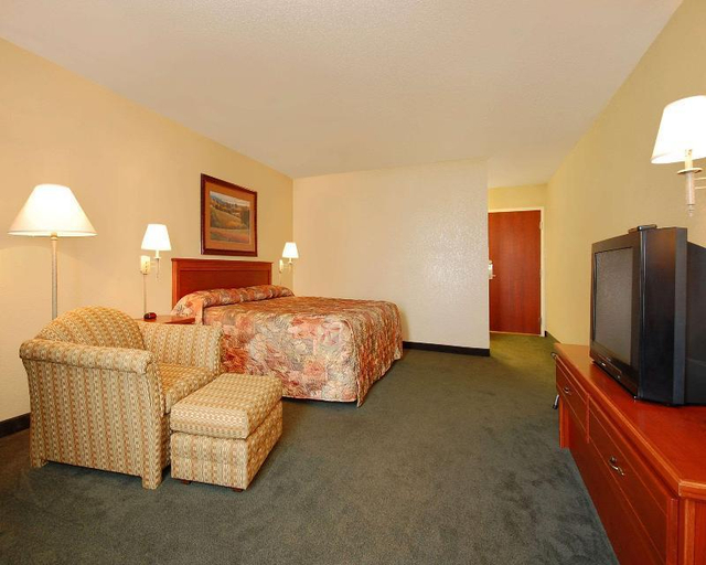 Others 5, Rodeway Inn & Suites, Buffalo