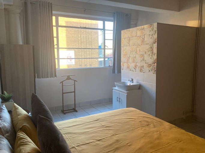 Others 4, Ophirton Hotel, City of Johannesburg