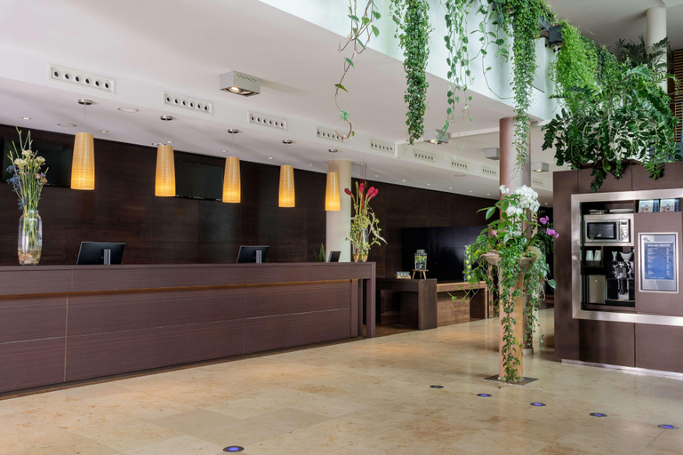 Public Area 4, NH Stuttgart Airport, Esslingen