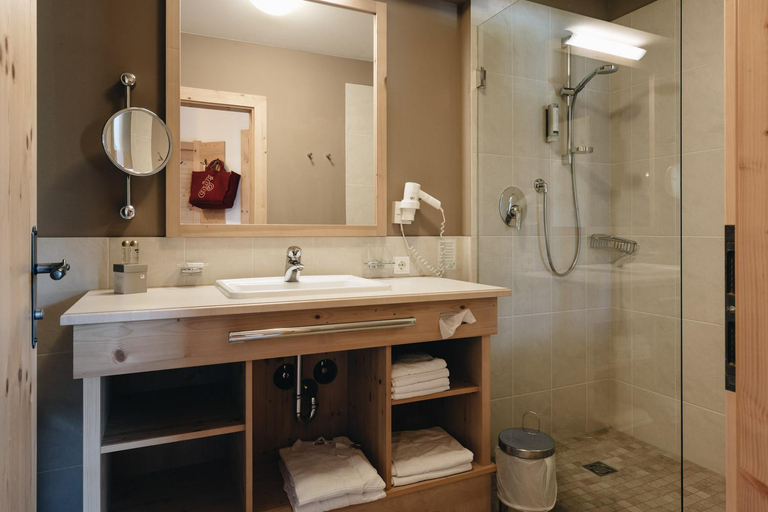 Bathroom 2, DER GREIL - Wein & Gourmethotel, Kufstein