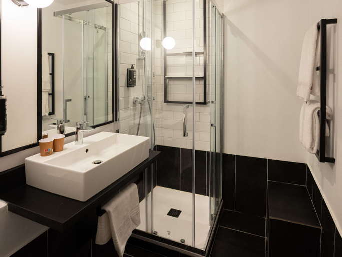 Bathroom 4, ibis Brive Centre, Corrèze