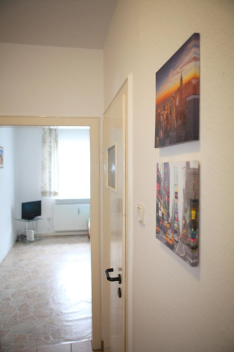 Others 2, Bermuda Apartment, Bochum