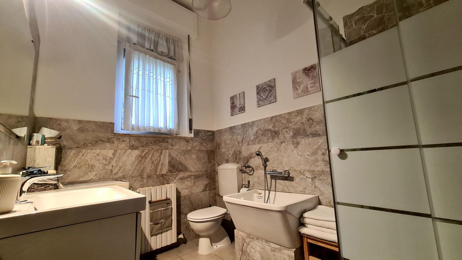 Bathroom, B&B Le Betulle, Varese
