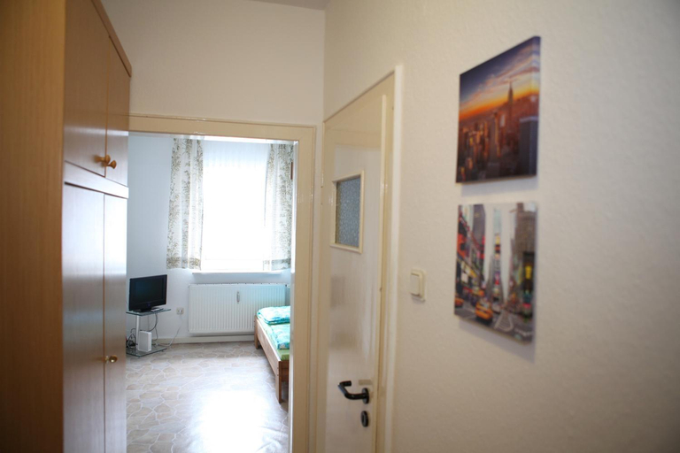 Others 3, Bermuda Apartment, Bochum