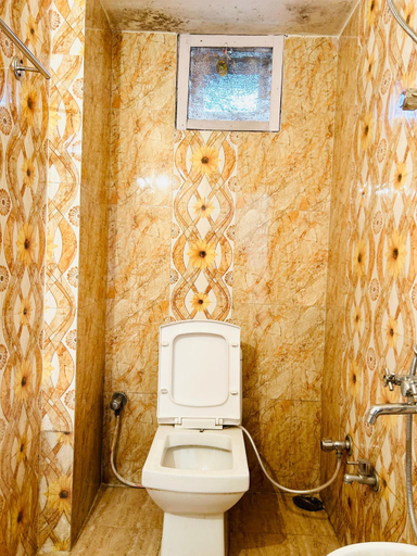 Bathroom 4, New Shorya Regency Near Mall Road, Shimla
