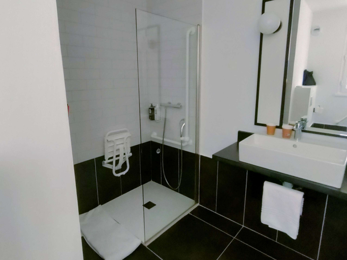 Bathroom 4, ibis Brive Centre, Corrèze