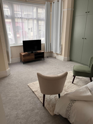 Others 5, Luxury Cosy Retreat Apt, London