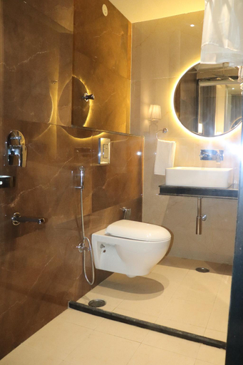 Bathroom 2, The Central Hotel, Jaipur