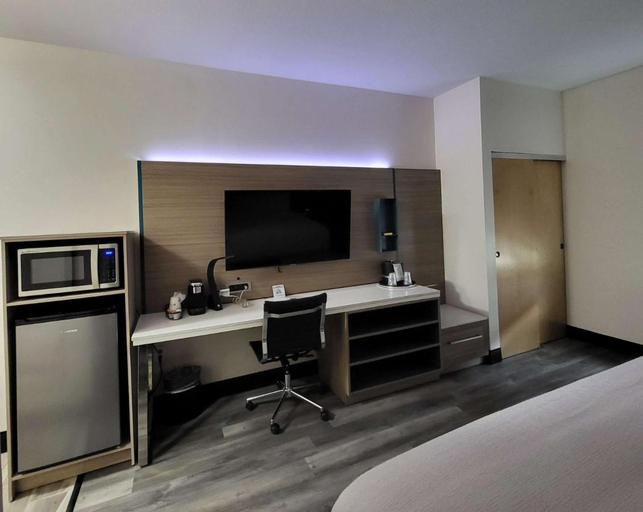 Bedroom 3, Best Western Plus Executive Residency Carlsbad Hotel, Eddy