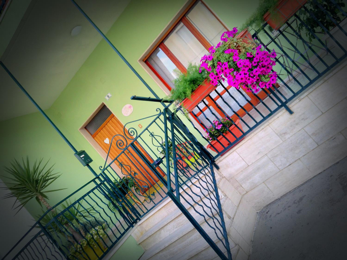 Others 3, B&B L'angolo fiorito, Matera
