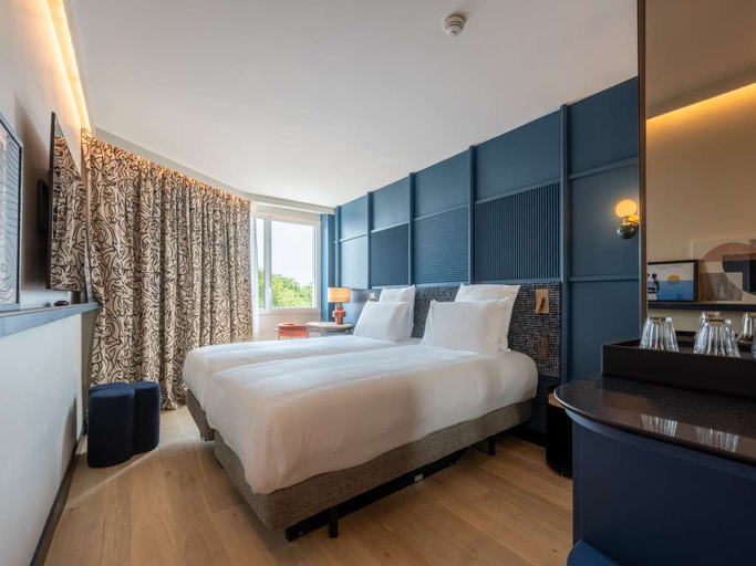 Bedroom 2, Mercure La Rochelle Vieux-Port Hotel, Charente-Maritime