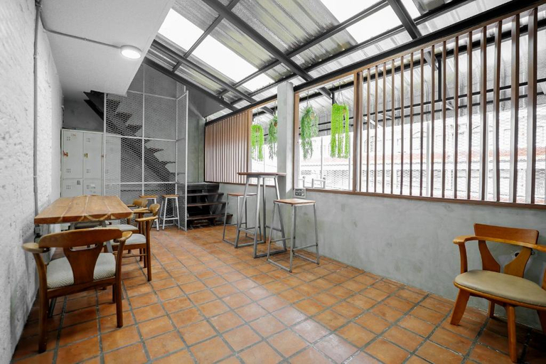 Food & Drinks 5, Siam Breeze Inn by SPI, Khlong San