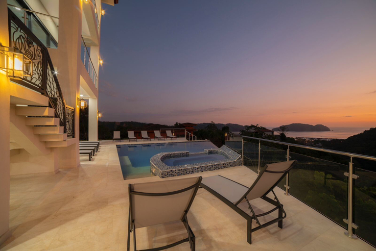 Pool 2, Casa Maverick, Garabito