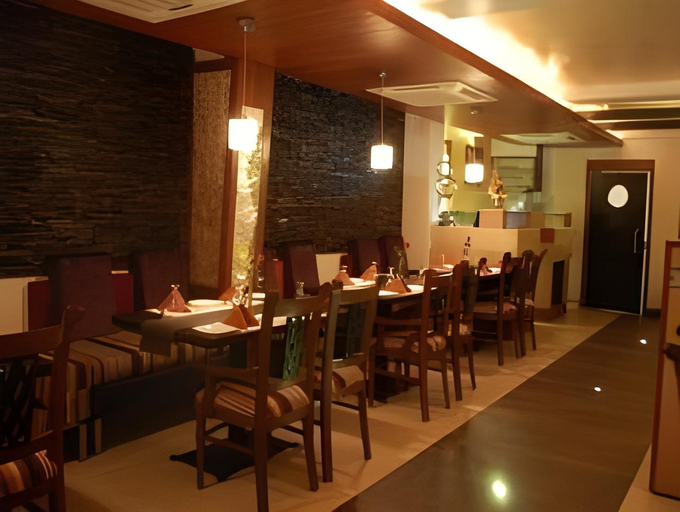 Food & Drinks 2, Hotel Ranjits Lakeview, Bhopal