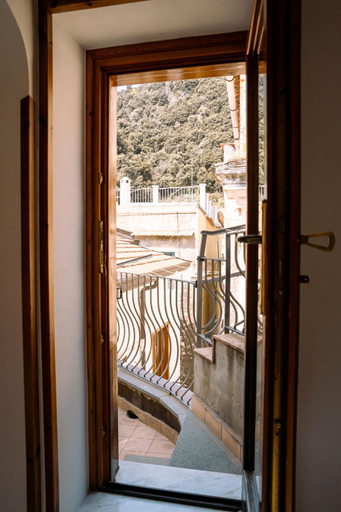 Others 5, Residenza Ester, Salerno