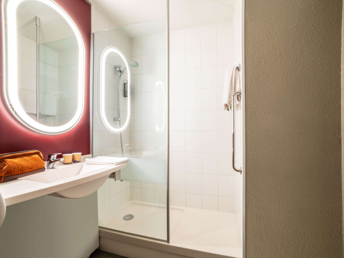 Bathroom 4, ibis Aulnay Paris Nord Expo, Seine-Saint-Denis