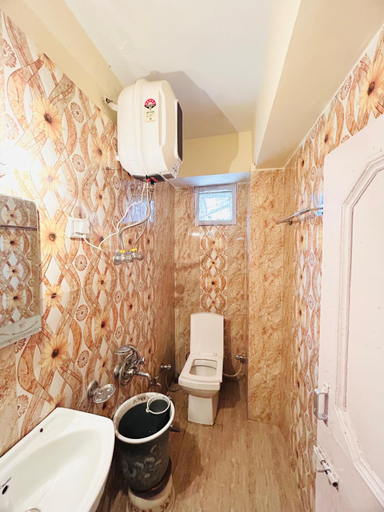 Bathroom 3, New Shorya Regency Near Mall Road, Shimla