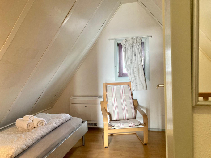 Bedroom 2, Nice 5 pers holiday home nice view close to the National Park Lauwersmeer, Dongeradeel
