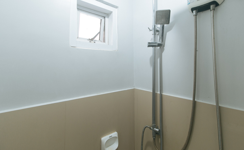 Bathroom 4, V-Cloud Hills Boarding House Near NAIA Terminal, Pasay City