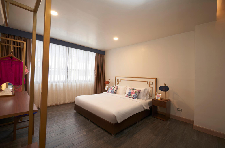 Others 4, Sweet's Escape, Khlong Toey